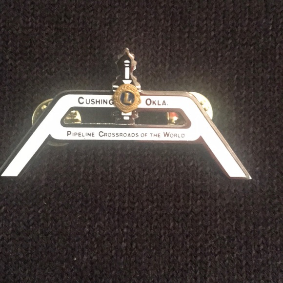 Lions Club Pin - Picture 1 of 2